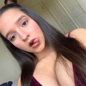 Meet your Posher, Daniela